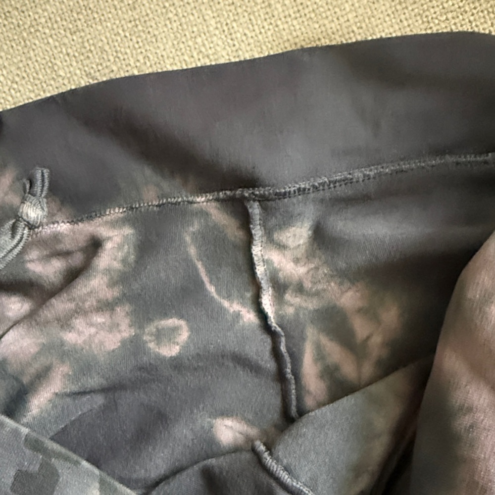 Gray Ruched Graphic Shorts - Picture 4 of 6